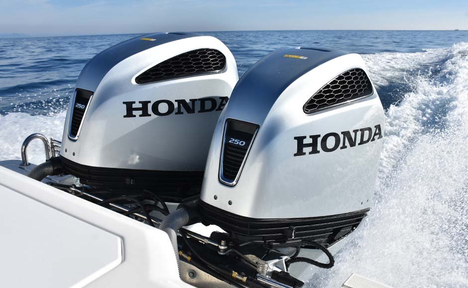 Parker 920 Explorer Max with twin Honda BF250 outboards